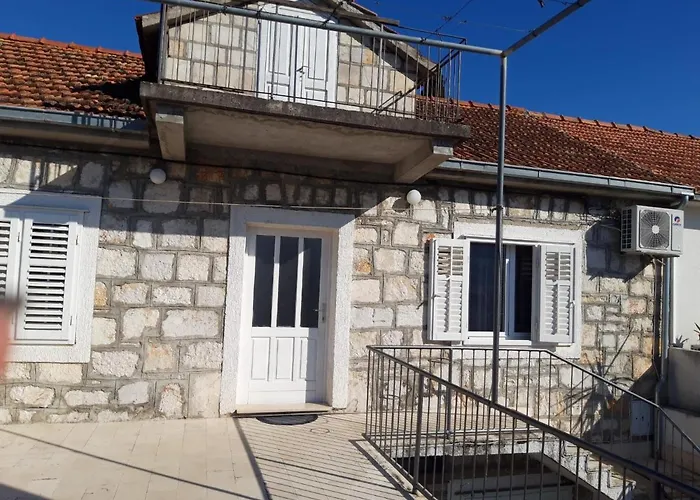 Turan * Jelsa (Hvar)